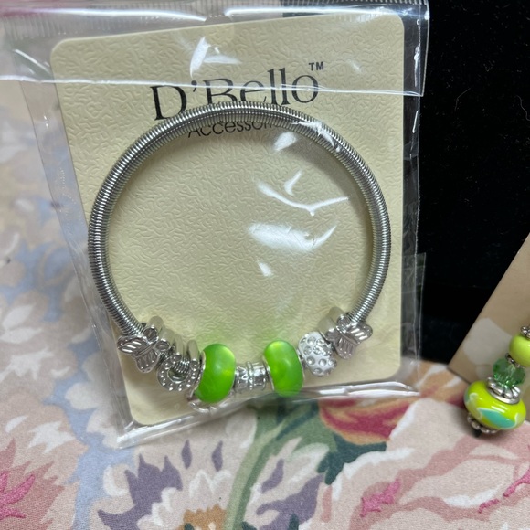 Beaded Earrings & Bracelet bundle - Picture 10 of 13